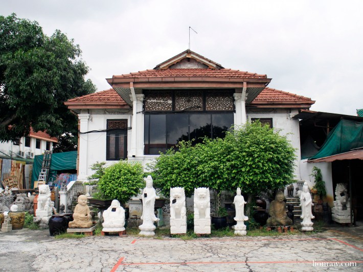 Located in a old Chinese style house along Upper Paya Lebar Road, Just Anthony also collect classic marble pieces popularly found in places or worship.